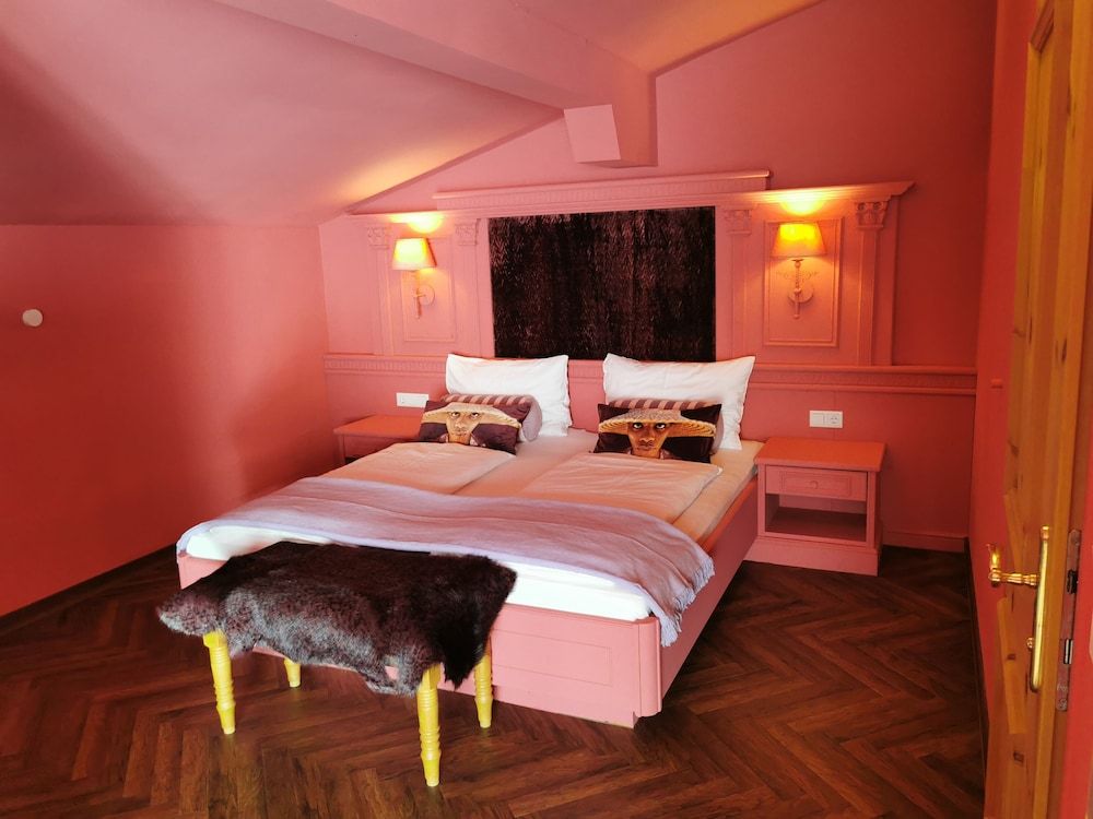 Signature Suite