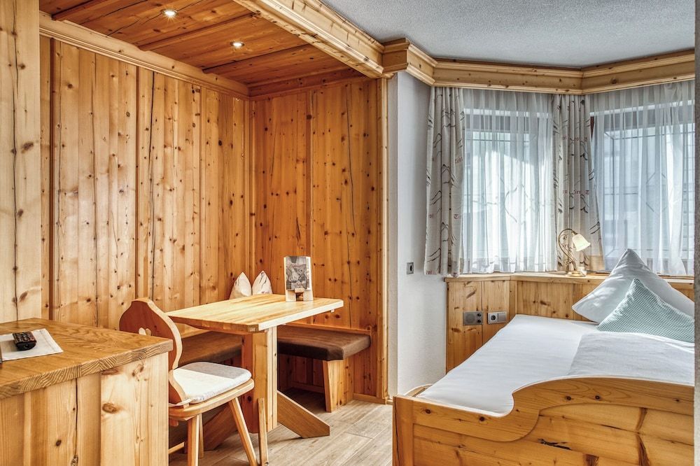 Hotel Alpenstolz Basic Double Room 3