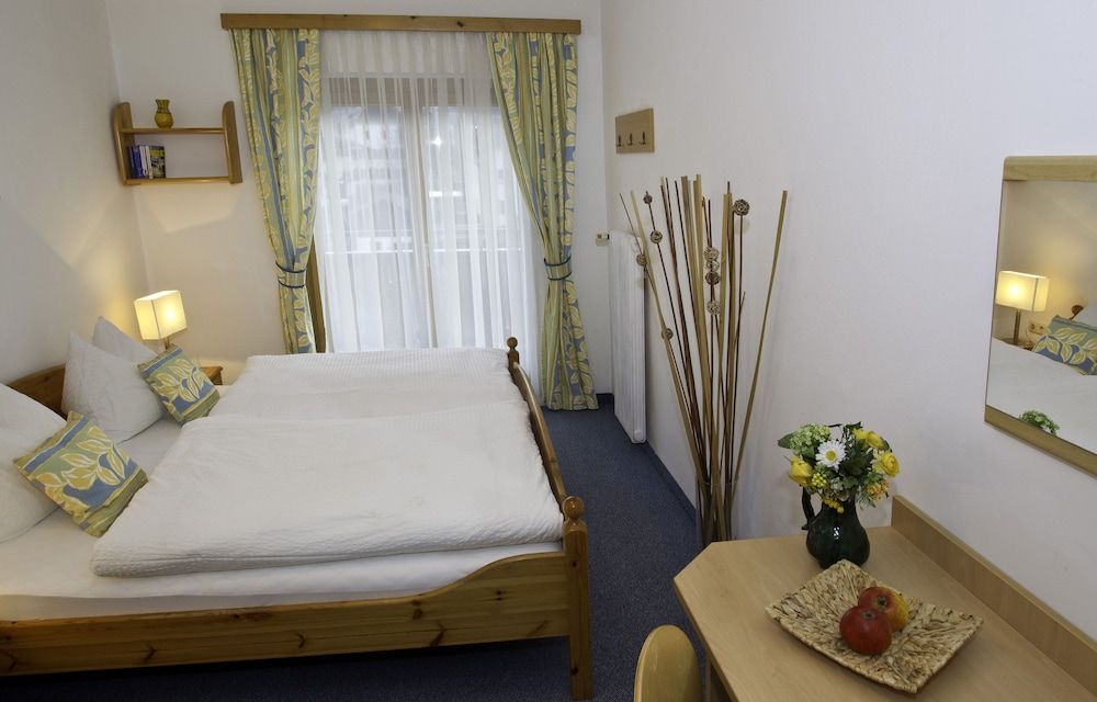 Standard Apartment, 3 Bedrooms, 2 Bathrooms, Mountain View