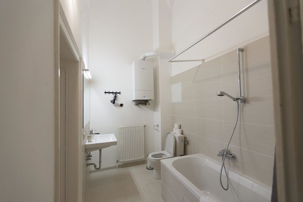 Heart of Vienna Luxury Residence Luxury Apartment, 2 Bedrooms, Kitchen (including 70 € cleaning fee) 7