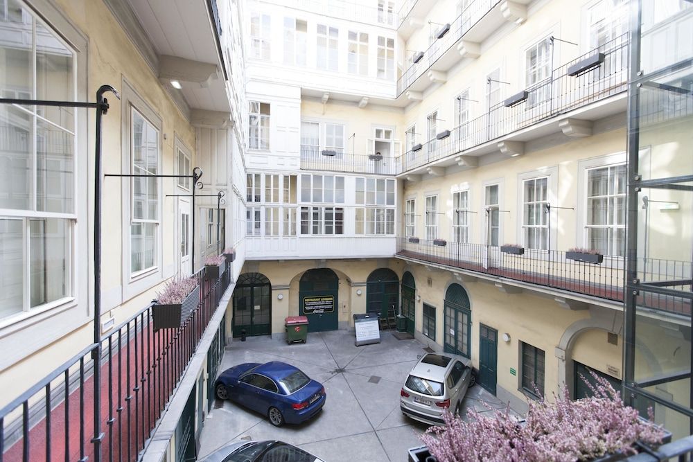 undefined Heart of Vienna Luxury Residence 7