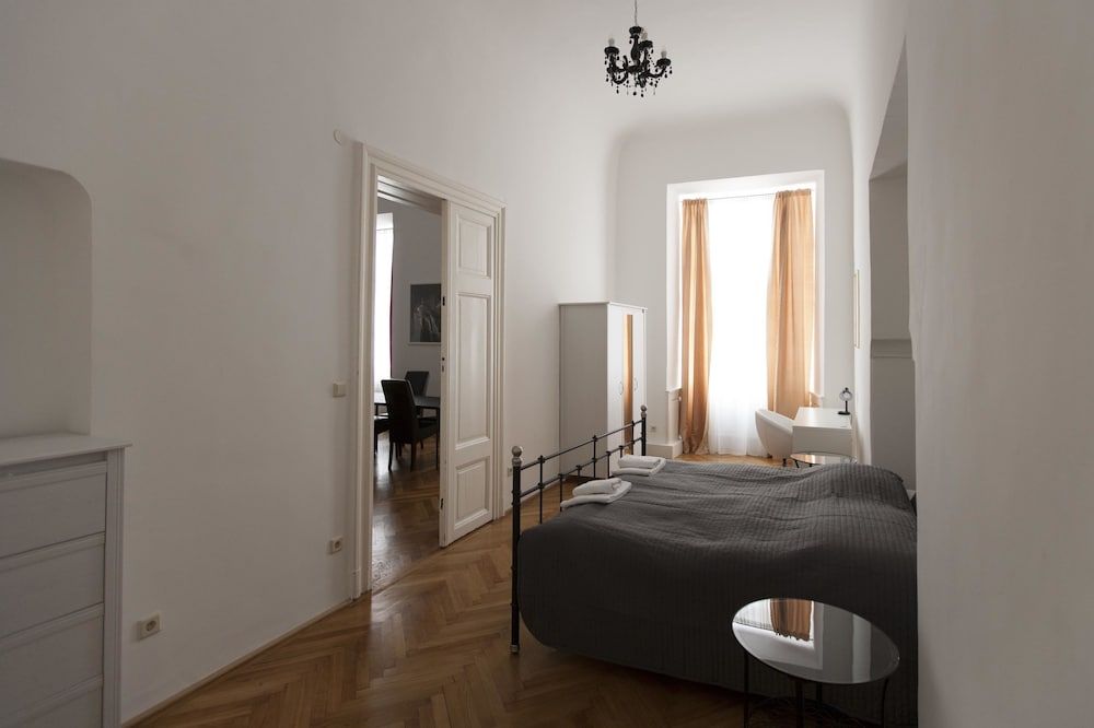 Heart of Vienna Luxury Residence Luxury Apartment, 2 Bedrooms, Kitchen (including 70 € cleaning fee) 14