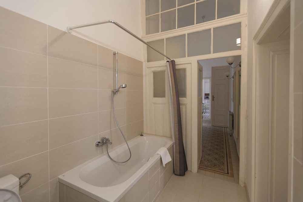 Heart of Vienna Luxury Residence Luxury Apartment, 2 Bedrooms, Kitchen (including 70 € cleaning fee) 9