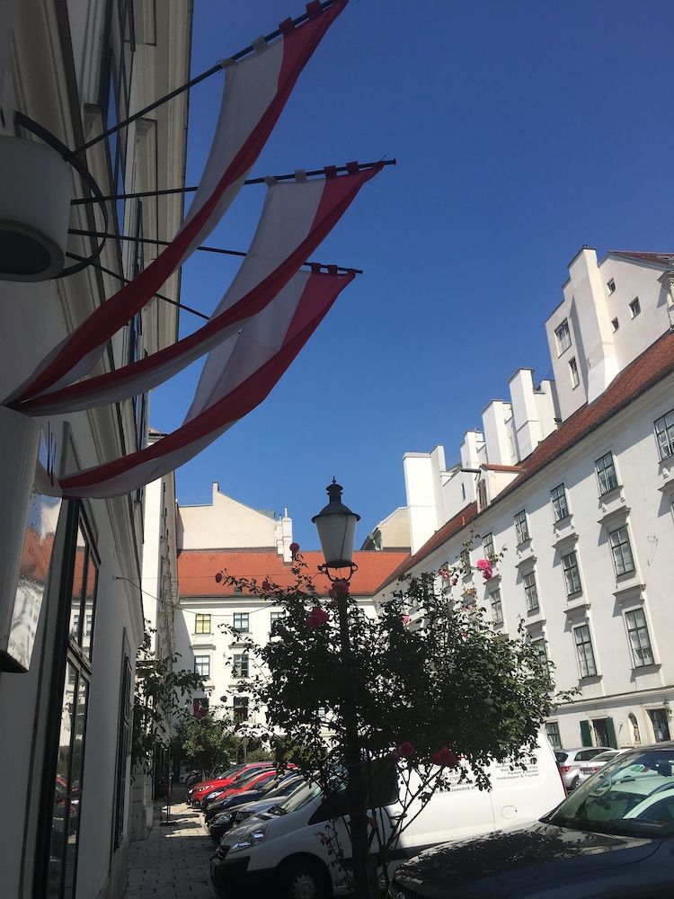 undefined Heart of Vienna Luxury Residence 8