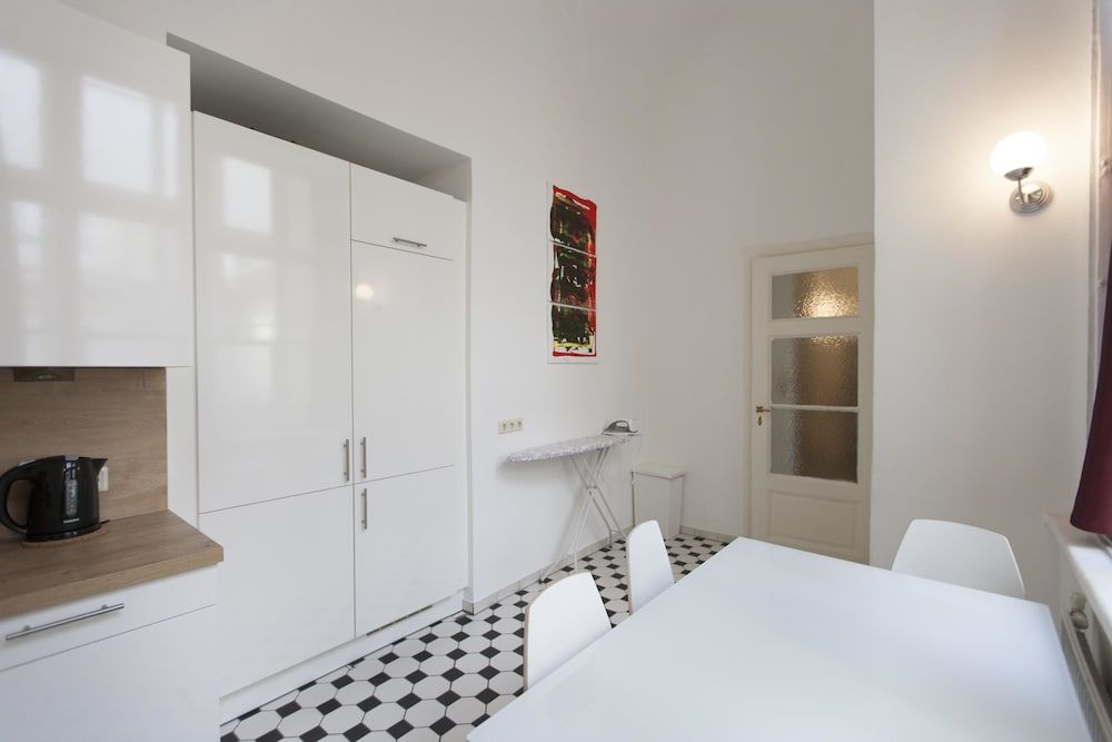 Heart of Vienna Luxury Residence Luxury Apartment, 2 Bedrooms, Kitchen (including 70 € cleaning fee) 16