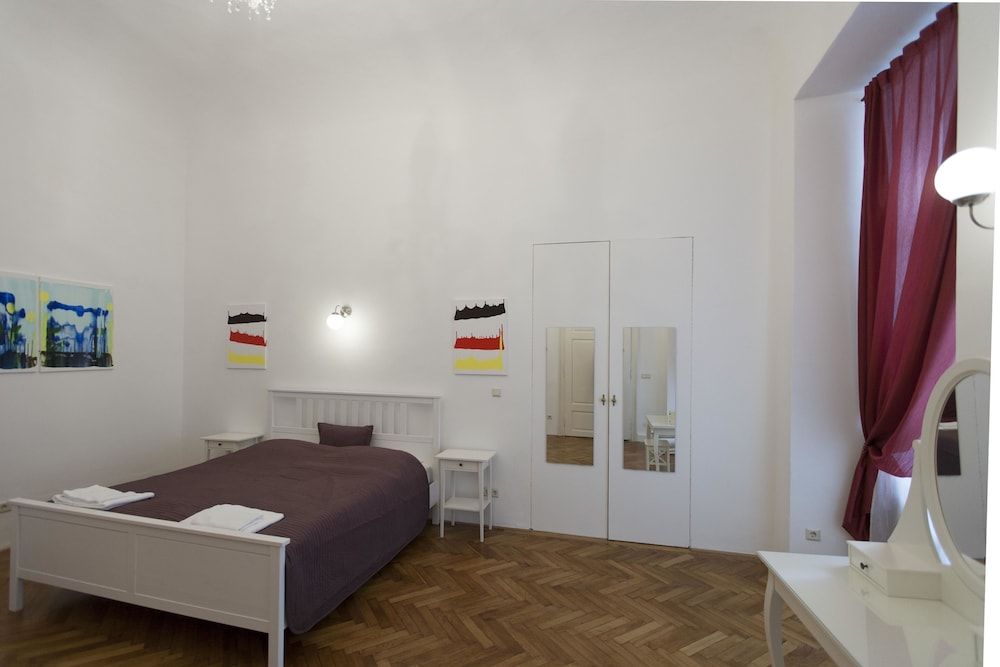 Heart of Vienna Luxury Residence Luxury Apartment, 2 Bedrooms, Kitchen (including 70 € cleaning fee) 2