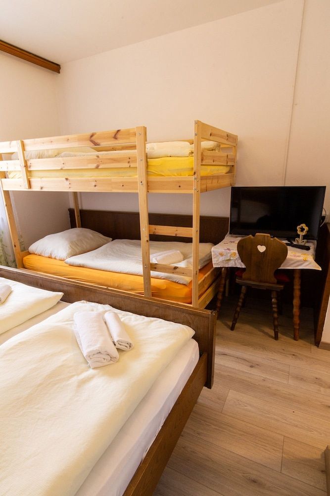 Metzgerwirt VIEH HELI Standard Quadruple Room 6