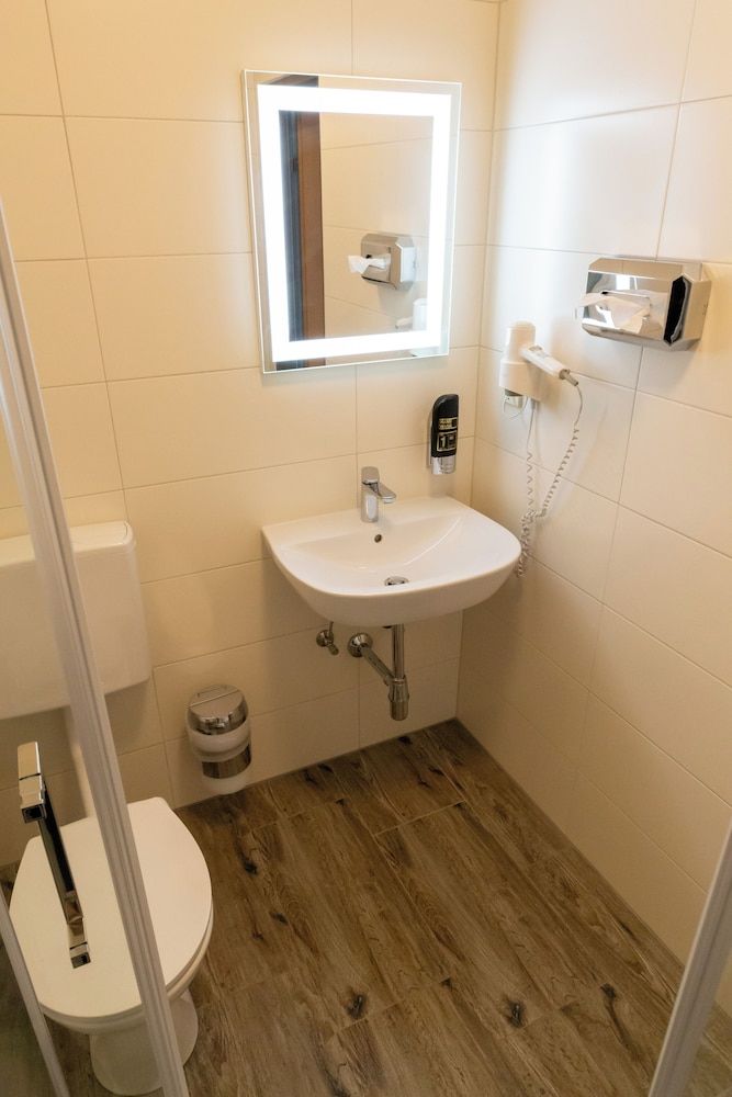 Metzgerwirt VIEH HELI Standard Single Room 8