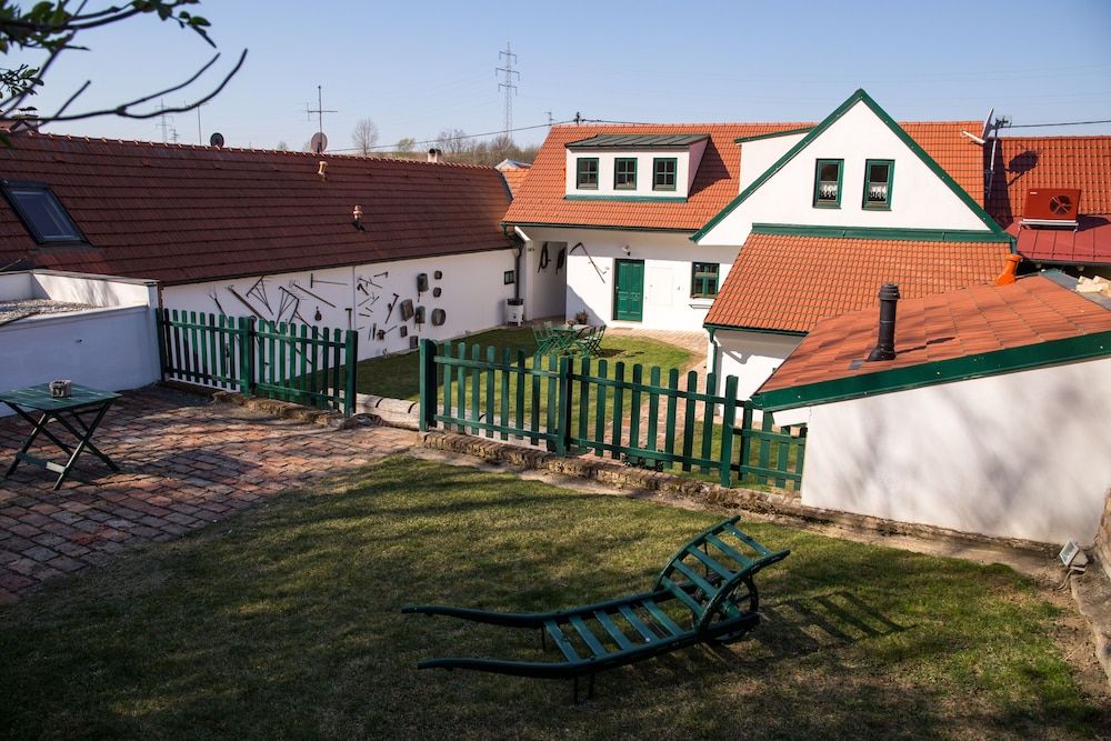 Winzerhof Küssler, Weinviertel Comfort Triple Room, Vineyard View, Garden Area 5