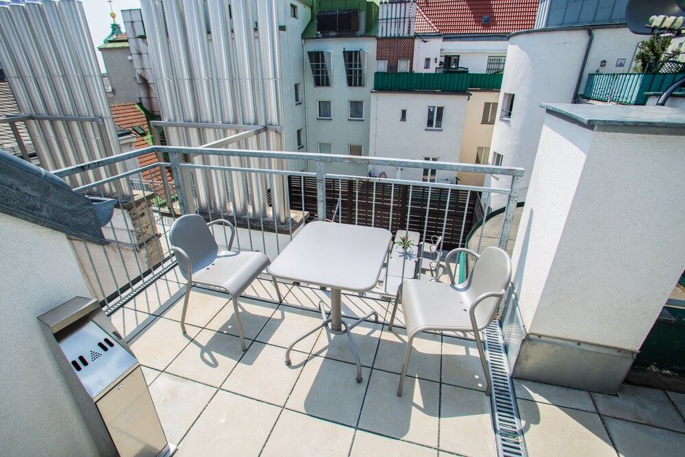 Vienna Hotspot - Wien Mitte Deluxe Apartment, 3 Bedrooms, Terrace (TOP 12) 18