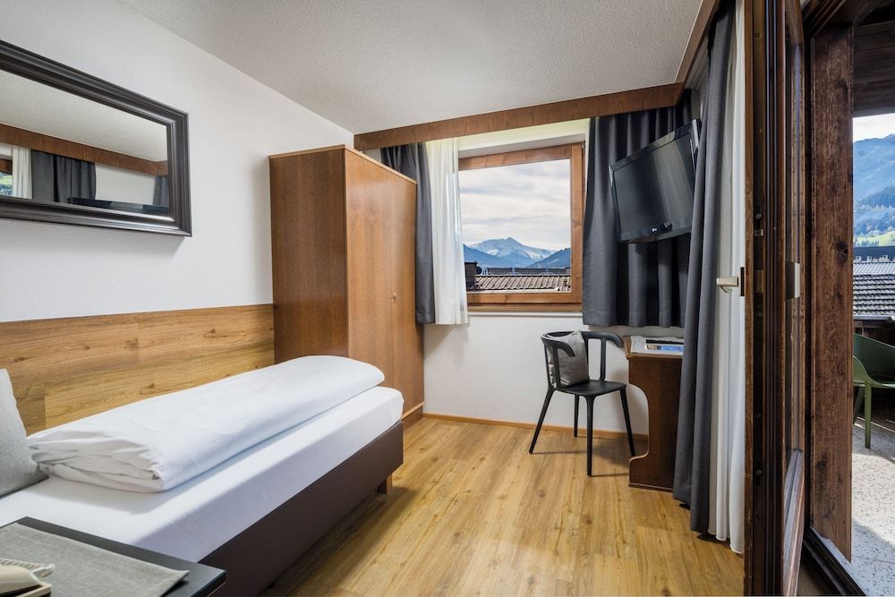 Economy Single Room, Balcony, Mountain View