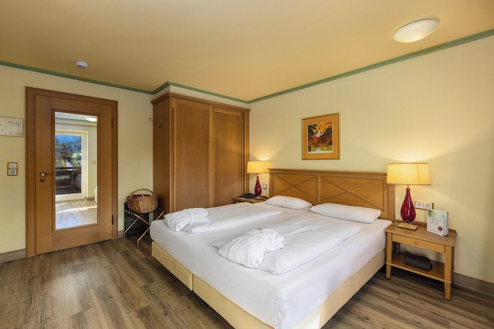 IFA Alpenhof Wildental Hotel Kleinwalsertal Standard Double Room, Valley View 3