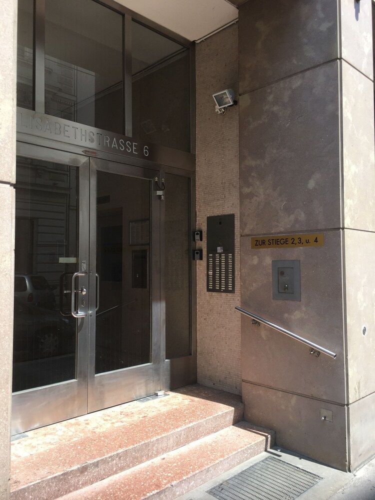 undefined Heart of Vienna Opera House Studio 2