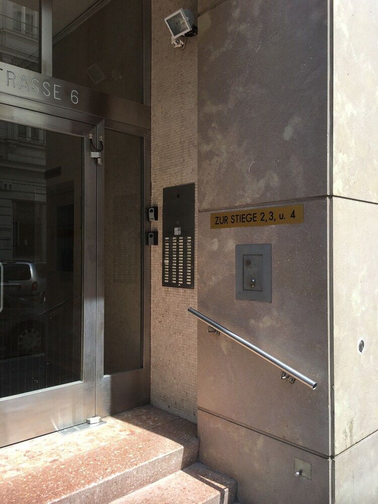 undefined Heart of Vienna Opera House Studio 3