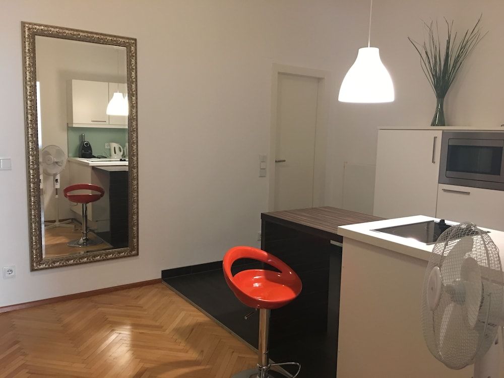 undefined Heart of Vienna Opera House Studio 7