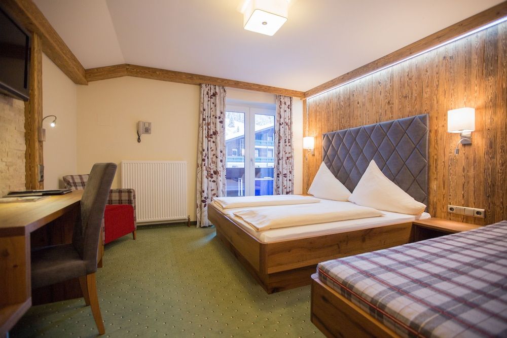 Double Room, 1 Bedroom, Non Smoking, Mountain View
