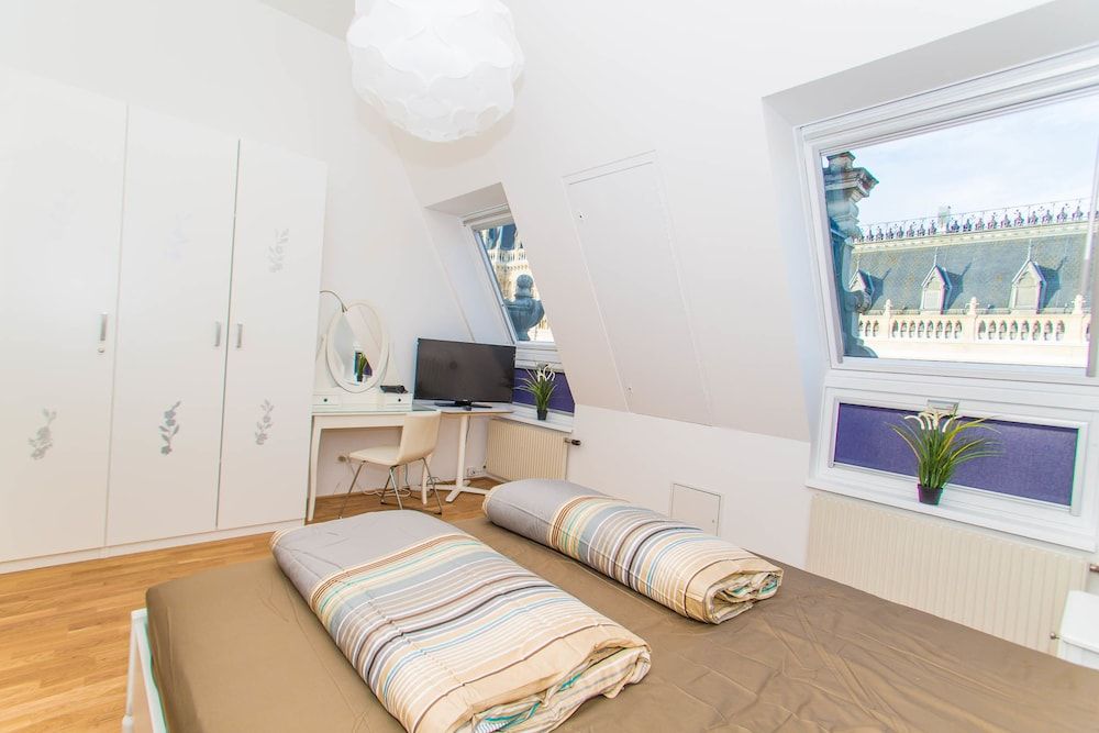 Vienna Hotspot - Rathaus Deluxe Penthouse, 2 Bedrooms (TOP - 17) 9