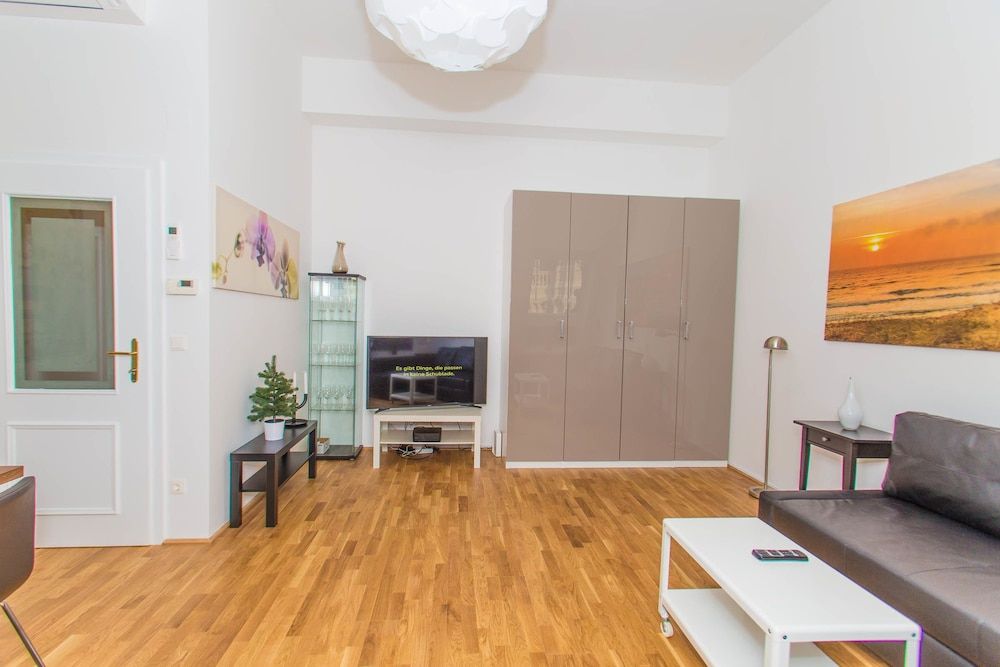 Vienna Hotspot - Rathaus Deluxe Penthouse, 2 Bedrooms (TOP - 17) 13