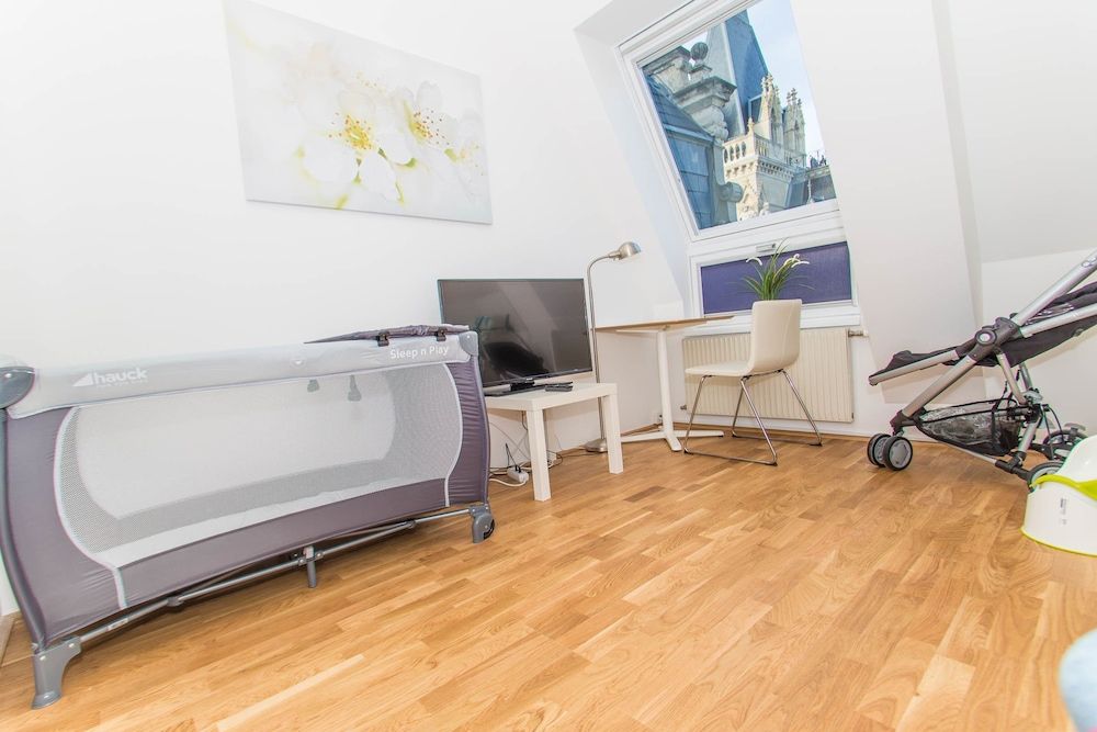 Vienna Hotspot - Rathaus Deluxe Penthouse, 2 Bedrooms (TOP - 17) 14