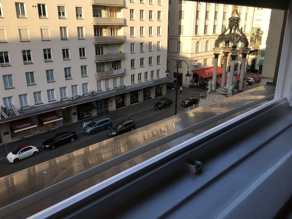 City-center Hoher Markt Comfort Room, 1 King Bed, Private Bathroom, City View