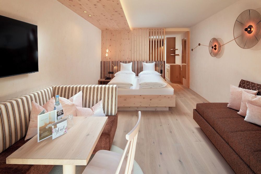 Hotel Neue Post Juniorsuite Zirbe with balcony