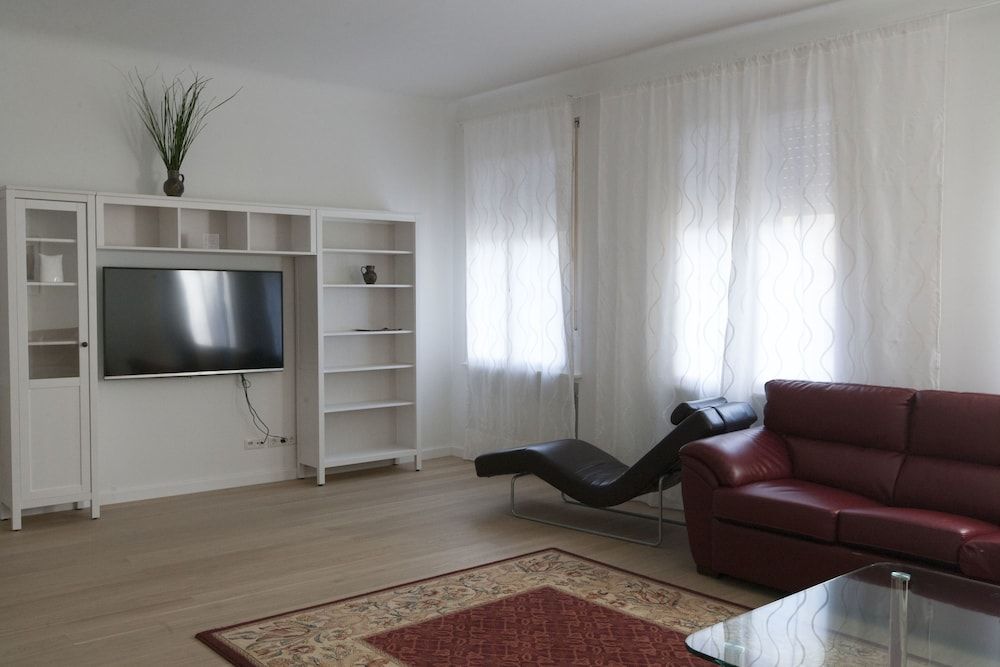 City-center apartment Luxury Apartment, 2 Bedrooms, Kitchen 18