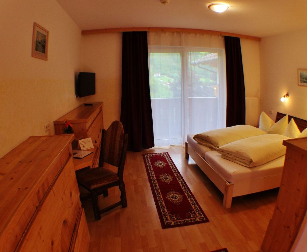 Business Quadruple Room, Accessible