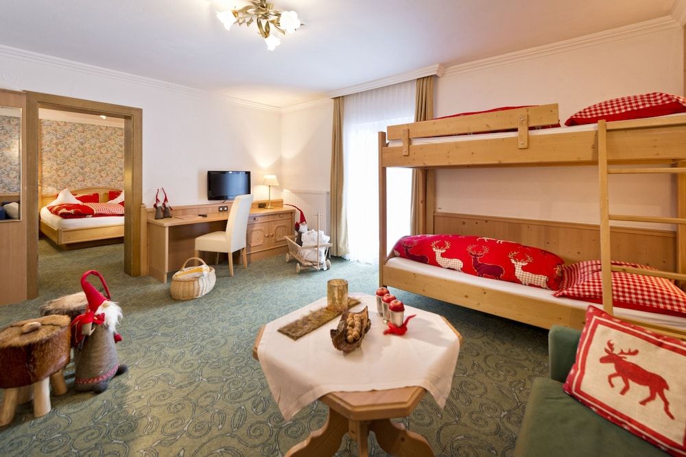 Hotel Hinteregger Traditional Quadruple Room, 1 Bedroom, Mountain View 2