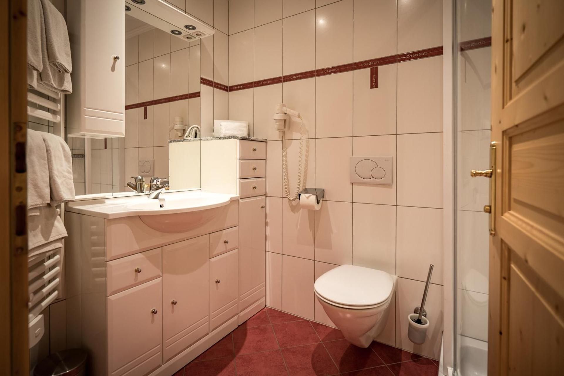 Two-Bedroom Apartment (4 Adults)