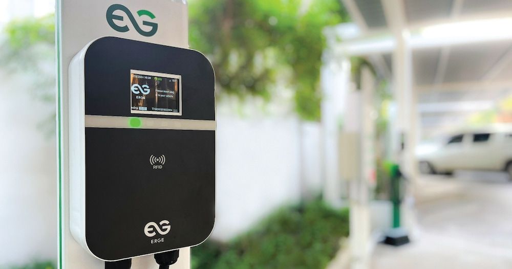 Electric vehicle charging station