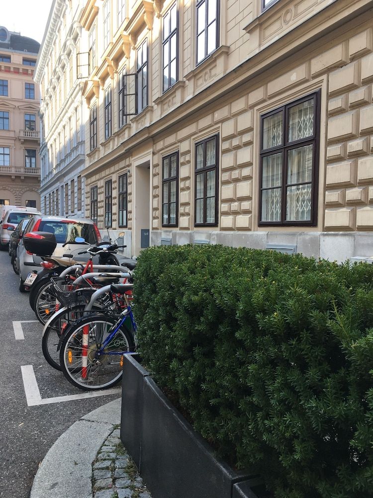 undefined Heart of Vienna Harmoniegasse 4