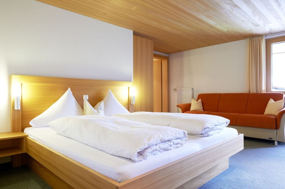 Classic Double Room, 1 King Bed, Balcony