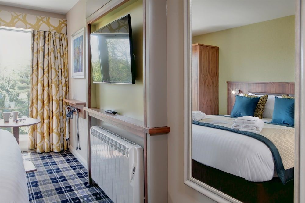 Best Western Plus Pinewood Manchester Airport-Wilmslow Hotel Standard Room, 1 King Bed, Non Smoking, Balcony