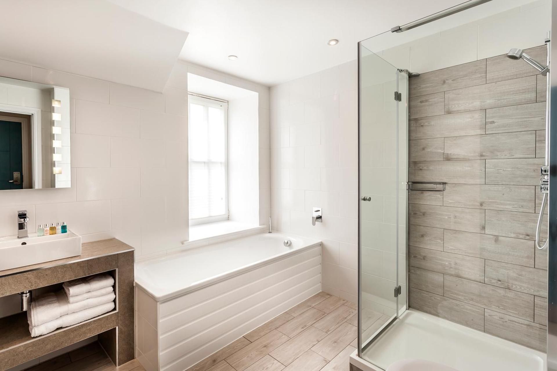 Daffodil Hotel and Spa Double or Twin Room with Lake View 3