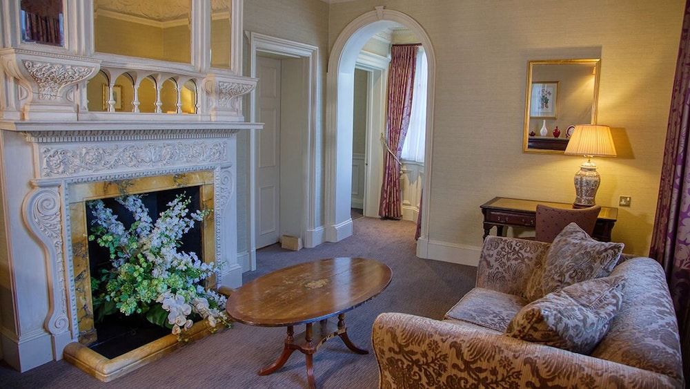 Audleys Wood Hotel Suite 4