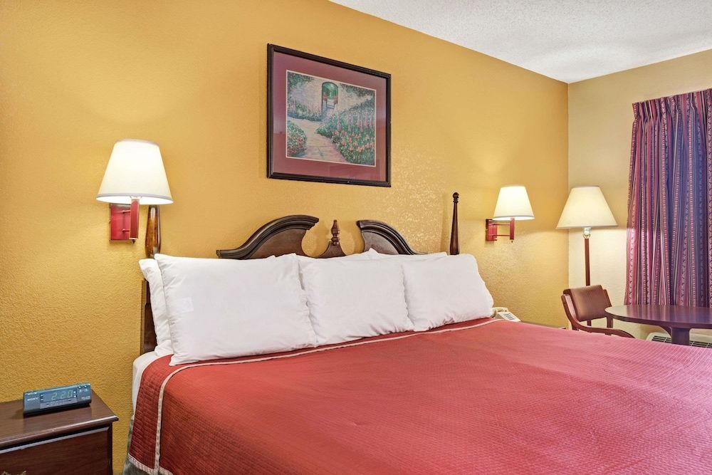 Standard Room, 1 King Bed