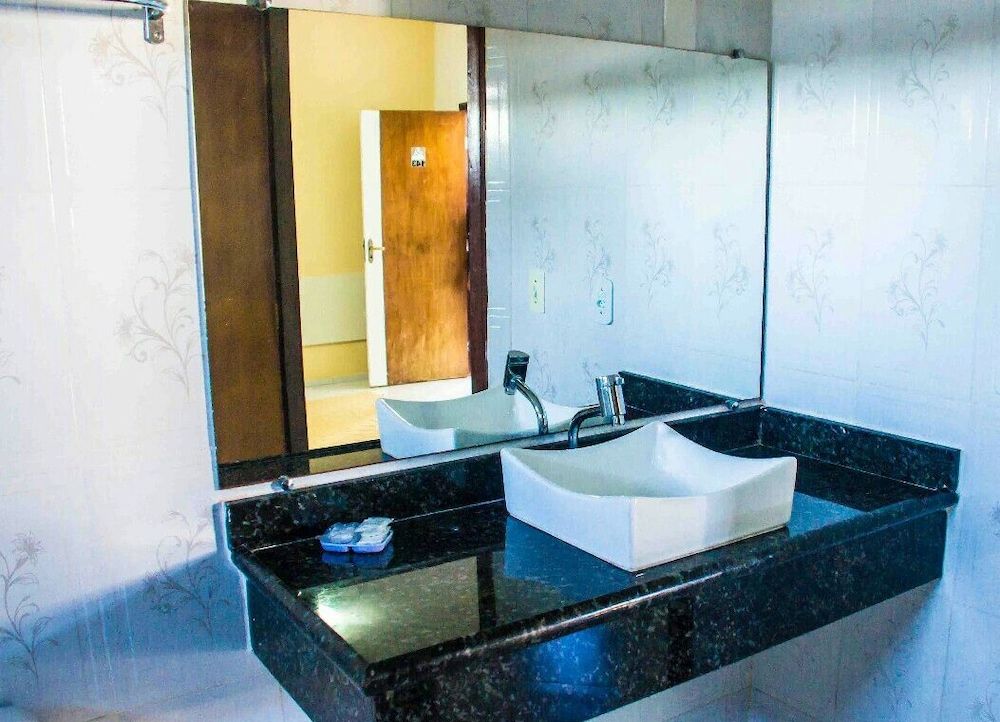 Delta Park Deluxe Room 8