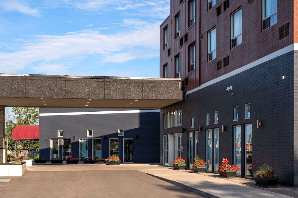 undefined Comfort Hotel Airport North 8