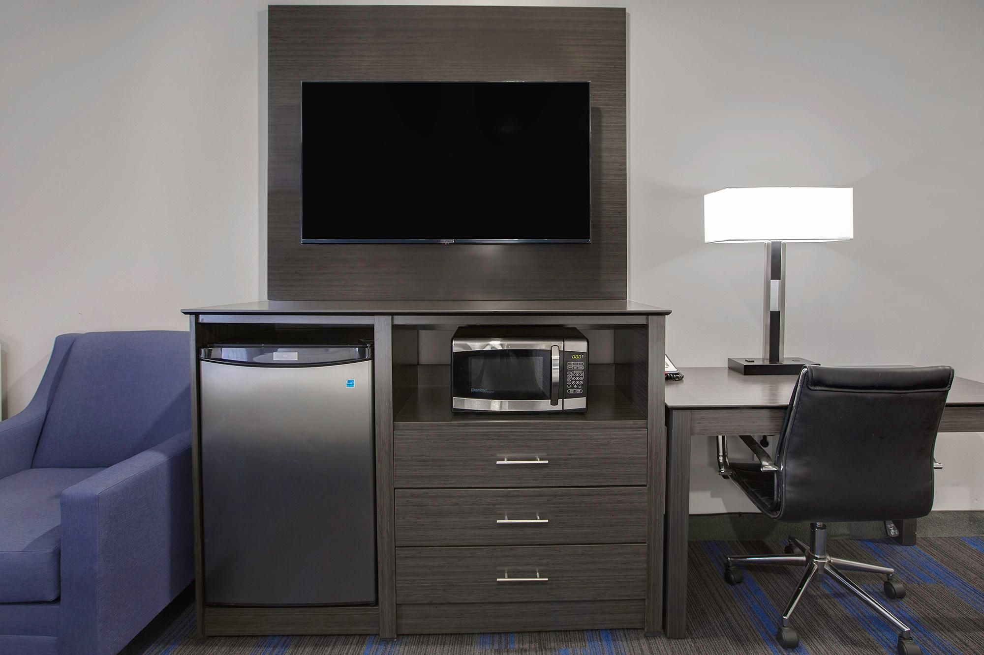 1 King Bed, Second Floor, Non-Smoking