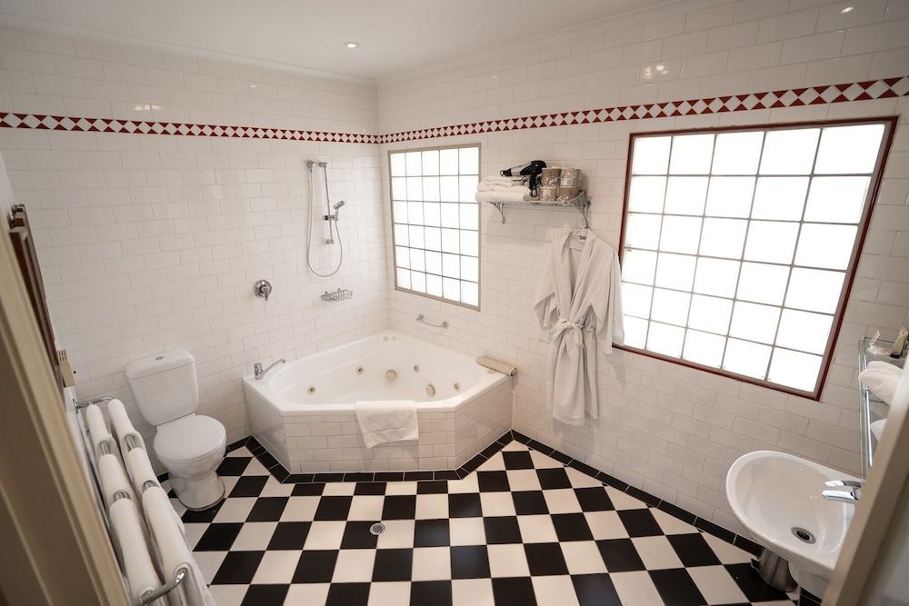 Fire Station Inn Exclusive Suite, Jetted Tub (Fire Engine) 4
