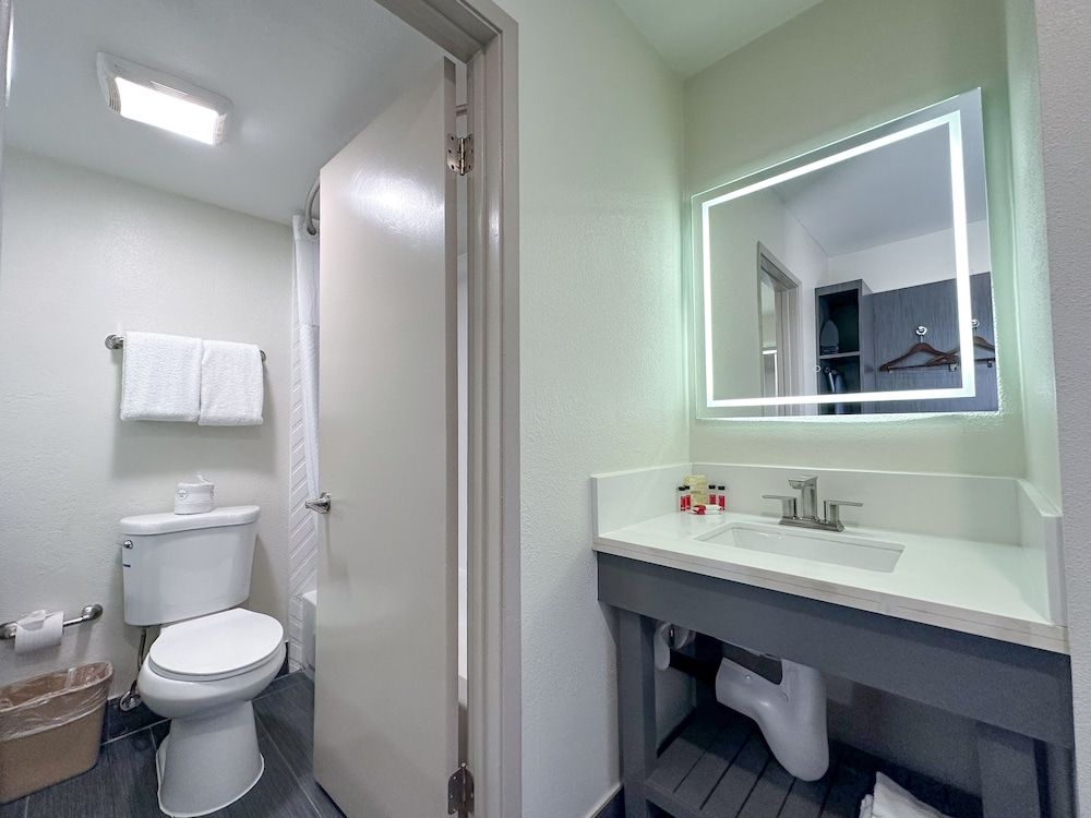 undefined Ramada by Wyndham Anaheim Convention Center 10