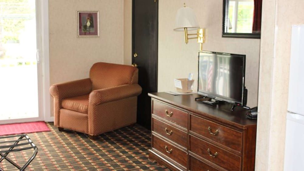 Room, 1 King Bed, Non Smoking, Kitchenette