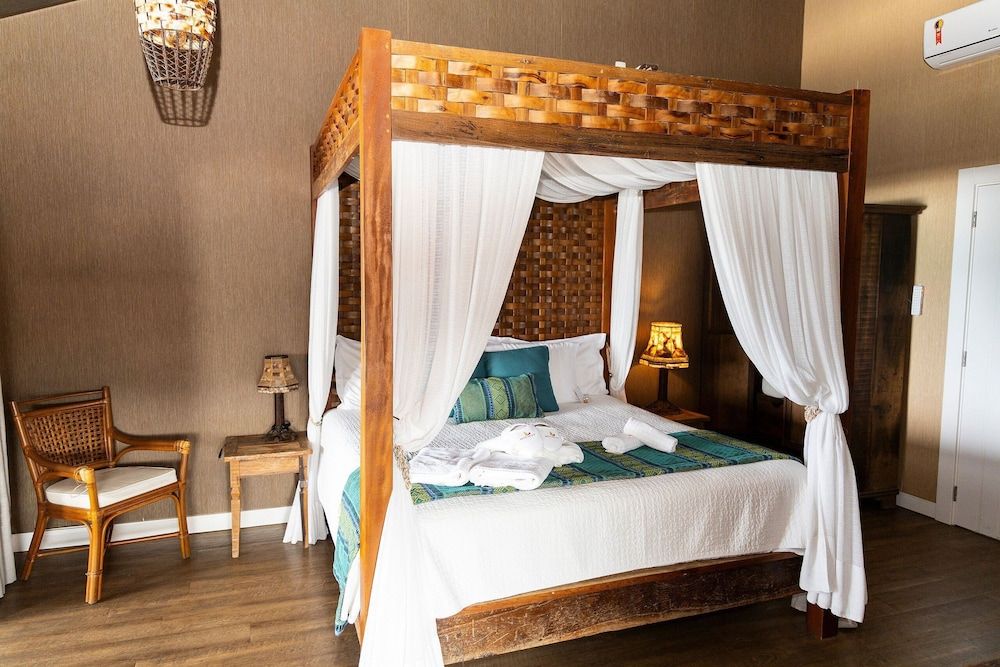 Premium Suite, 1 King Bed, Jetted Tub, Sea View