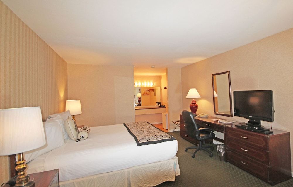 Standard Room, 1 Queen Bed