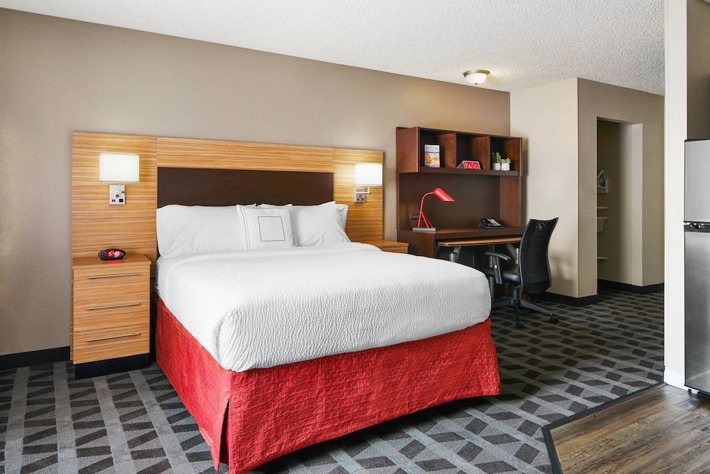 Studio Suite, 1 Queen Bed with Sofa bed (Mobility/Hearing Accessible, Tub)