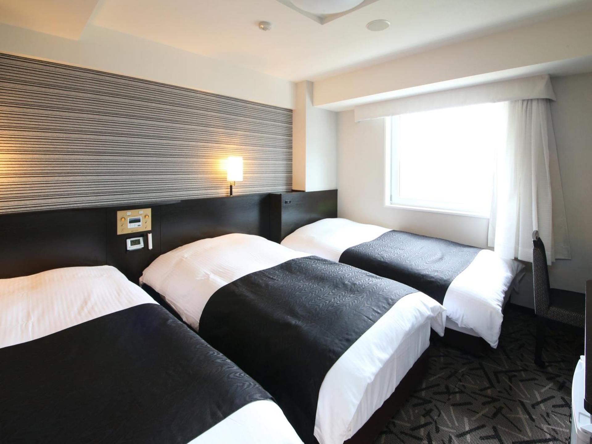 Triple Room in East Wing - Smoking