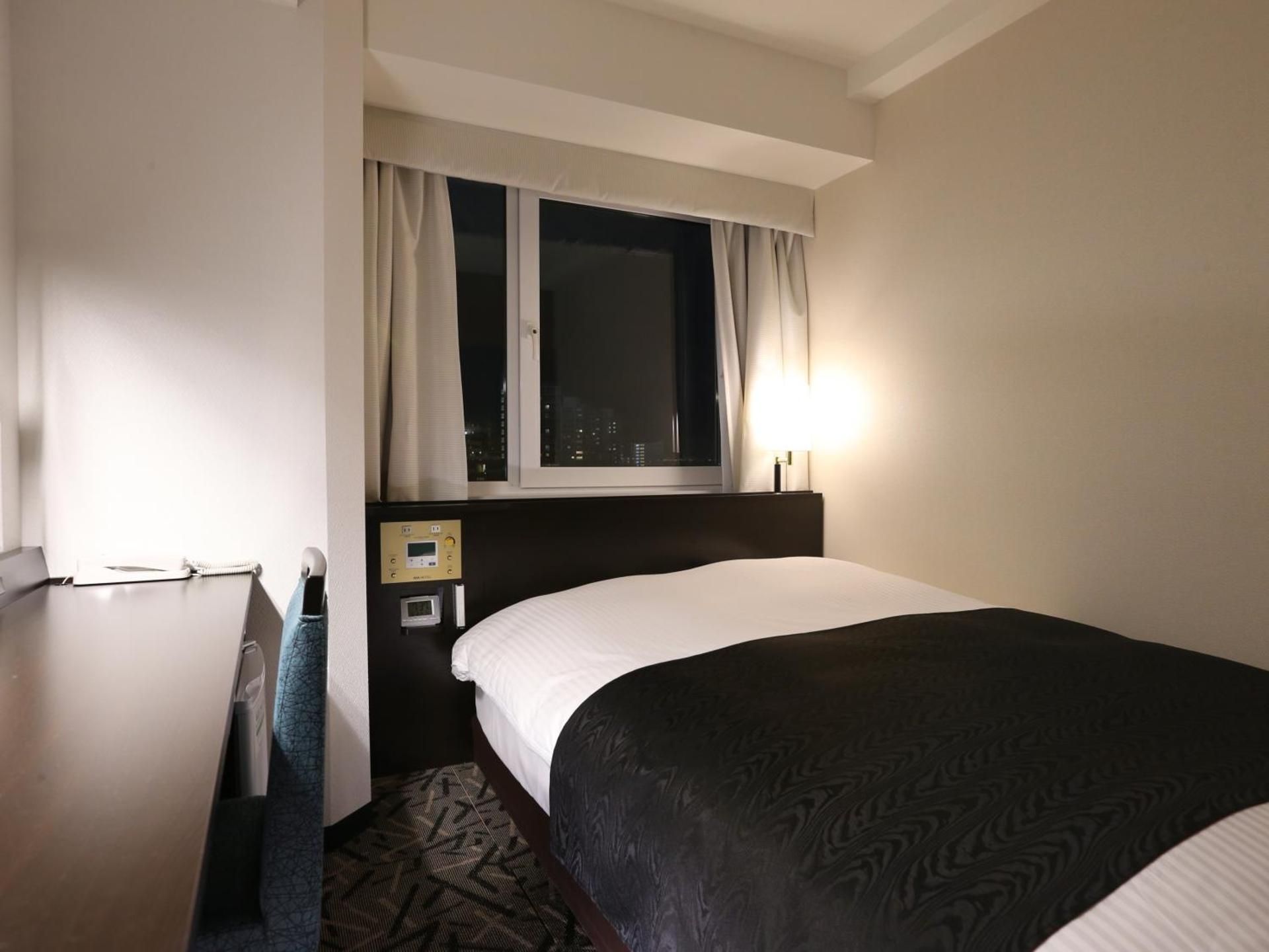 Single Room in East Wing - Non-Smoking