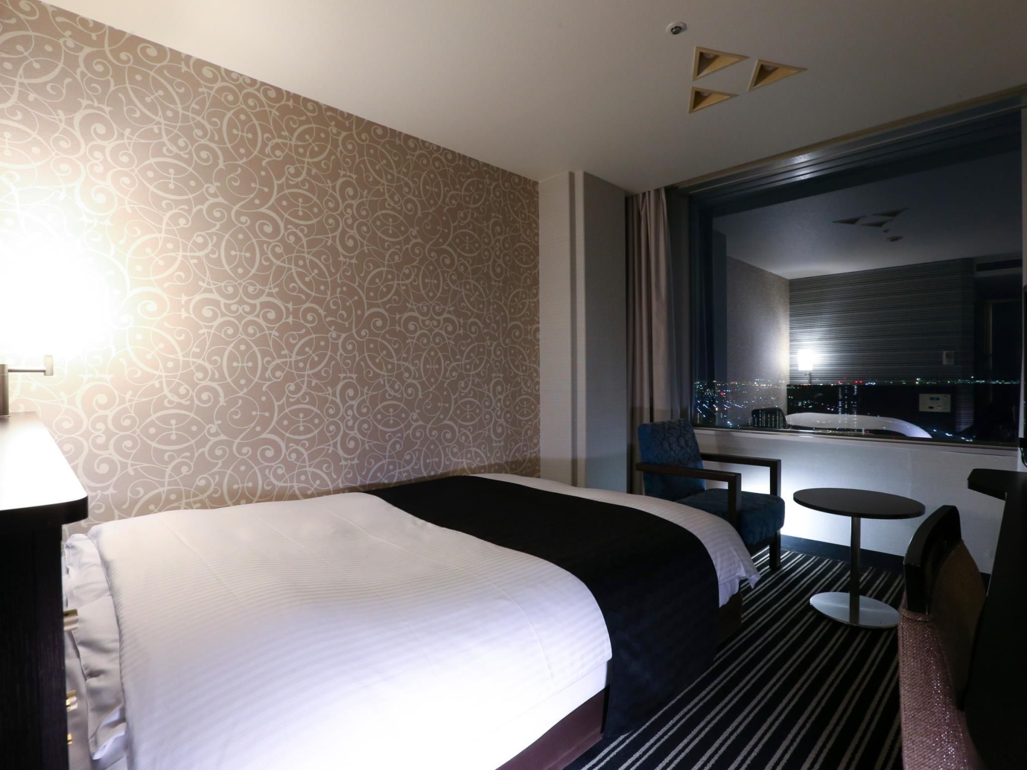 Small Double Bed Smoking