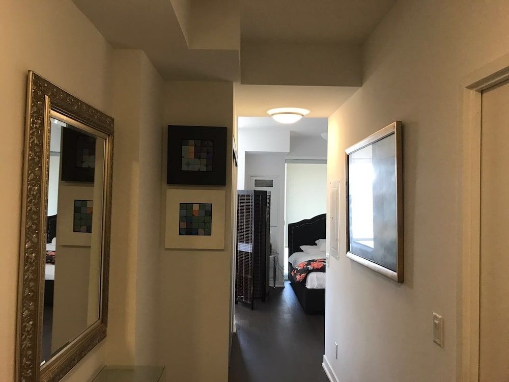 Midnight Suites Luxury Condo, 1 Bedroom, Accessible, City View 2