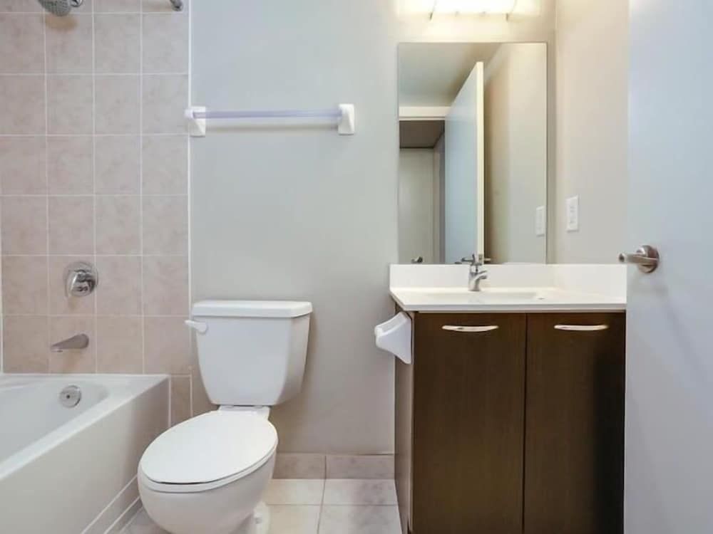 Midnight Suites Luxury Condo, 2 Bedrooms, City View, Annex Building 18